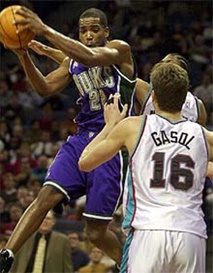 Pau Gasol, en el partido contra los Bucks.