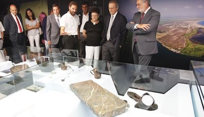 Algunas de las piezas expuestas en el Marq de Alicante sobre naufragios en el delta del Ebro.
