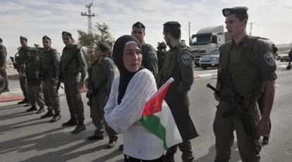 Una mujer, durante una protesta contra la ocupaci&oacute;n en Cisjordania.