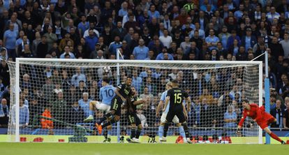 Una de las muchas acciones ofensivas del Manchester City sobre la portería del Real Madrid en la primera parte del encuentro. 