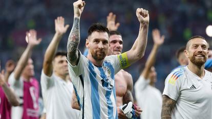 Messi celebra este sábado la victoria de Argentina sobre Australia en el estadio Ahmad bin Ali, en Rayán (Qatar).
