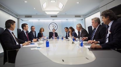Reunión del comité de dirección del PP en Madrid, en septiembre de 2017. Casado está sentado el segundo por la izquierda.