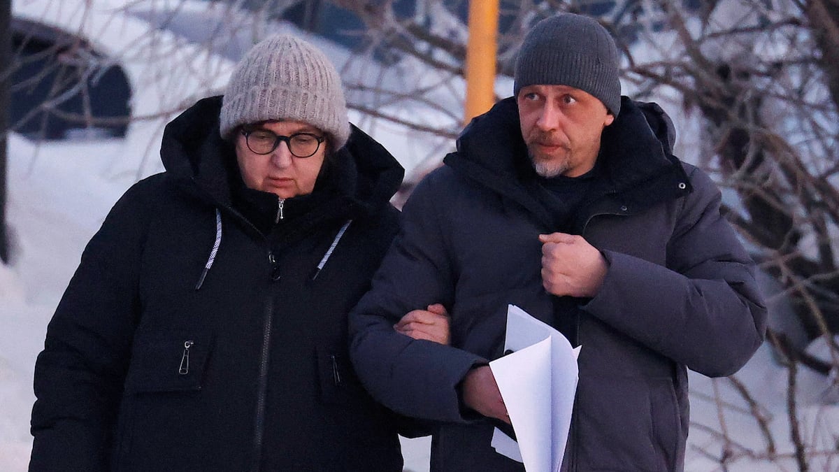 Vasili Dubkov: Las autoridades rusas detienen durante unas horas al abogado de la madre de Navalni | Internacional