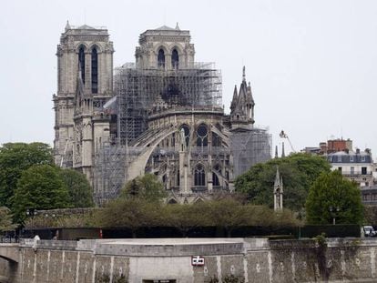 La catedral de Notre-Dame de París aquest matí, després de l'incendi.