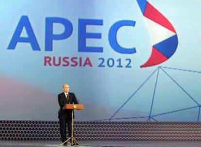 El presidente ruso, Vladimir Putin, pronuncia su discurso durante la cena oficial de la cumbre del Foro de Cooperación Económica Asia-Pacífico (APEC). EFE/MIKHAIL KLIMENTYEV