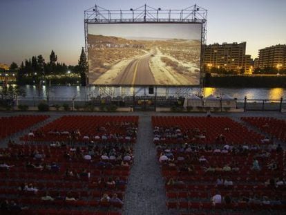 Cine de verano en Sevilla con una pantalla de 470 metros cuadrados.