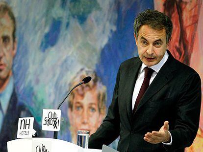 Zapatero defiende la labor de los partidos, del Rey y de los movimientos sociales