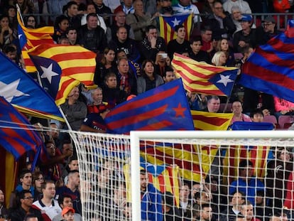 Estelades en un partit de Champions al Camp Nou.