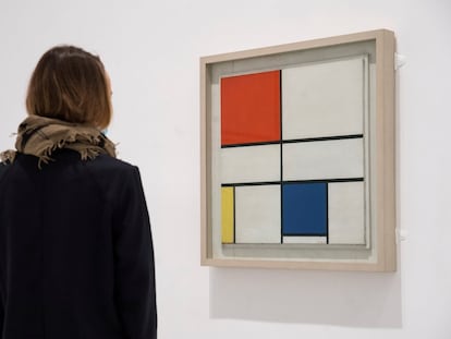 Vista de la obra del holandés Piet Mondrian 'Composición C (n·III) con rojo, amarillo y azul' (1935), en la exposición de 'Mondrian y el movimiento De Stijl'.