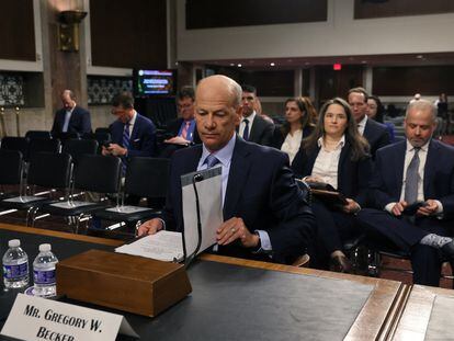 El exconsejero delegado del Silicon Valley Bank, Gregory Becker, durante su declaración ante el Senado de EE UU