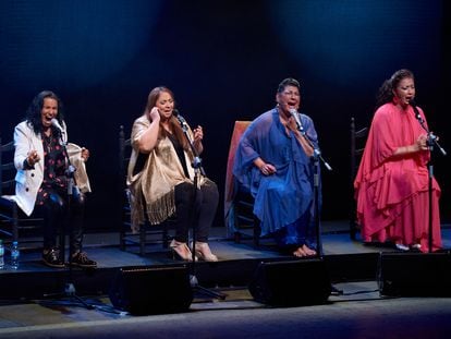 De izquierda a derecha, La Kaita, Montse Cortés, Remedios Amaya y La Fabi, durante el concierto.