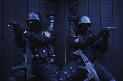 Fuerzas especiales de la policía brasileña entrenan para operar contra las bandas de narcotraficantes en Salvador de Bahía. Uno de los estados con más violencia de Brasil.