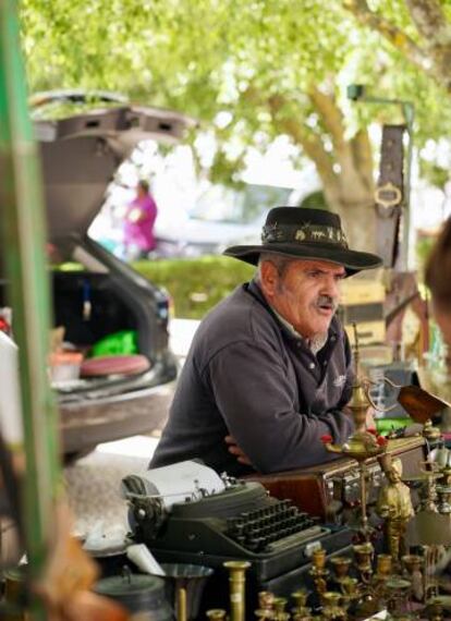 Un vendedor en el mercado de Estremoz, en el Alentejo portugués.