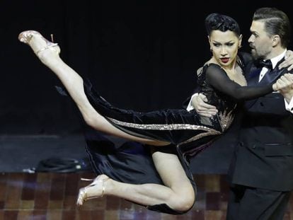 La pareja rusa Dmitry Vasin y Sagdiana Khamzina durante la final.