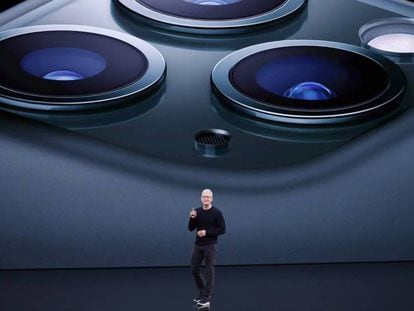 El presidente de Apple, Tim Cook, anuncia la triple cámara del iPhone 11 Pro durante su presentación en Cupertino (California, EEUU). En vídeo, la presentación del teléfono.