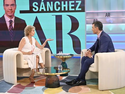 Ana Rosa Quintana y el presidente del Gobierno Pedro Sánchez, durante la entrevista en Telecinco el martes 4 de julio de 2023.