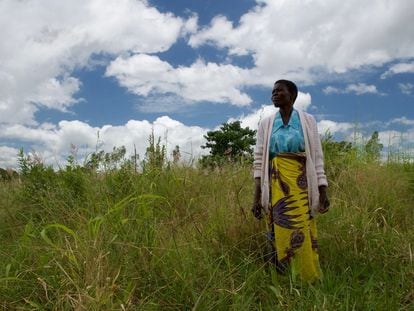 En la imagen, Elida Howa, superviviente del cáncer de cuello de útero, una enfermedad con una incidencia muy alta en su país, Malawi. En vídeo, el primer episodio de 'Las mujeres de Blantyre'.