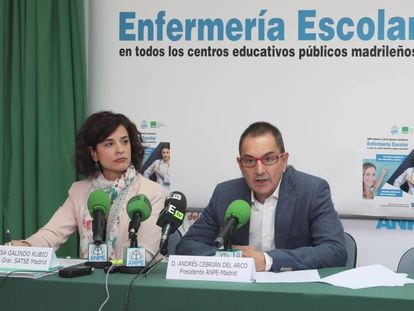 Teresa Galindo, secretaria general del sindicato SATSE, y Andrés Cebrián, presidente del sindicato ANPE, durante la rueda de prensa conjunta de este miércoles.