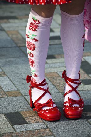 Una chica en Tokio vestida a lo cosplay.