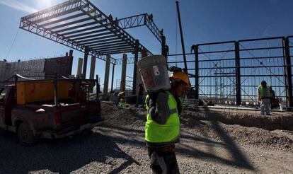 Un empleado en una construcción en Ciudad Juárez.