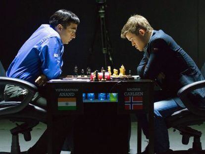 Anand y Carlsen, hoy, en el Mundial.