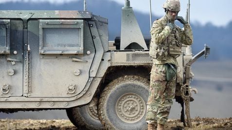 Un soldado estadounidense, el pasado marzo en Grafenwoehr, en el sur de Alemania. En vídeo, el Pentágono detalla la retirada de las tropas de Alemania.
