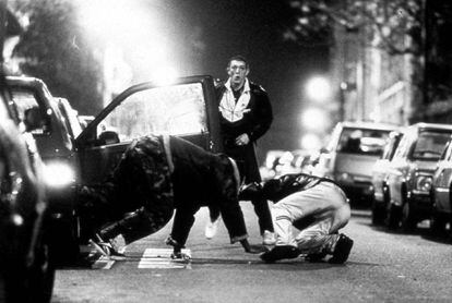 Vincent Cassel en otra de las escenas de altercados de París que muestran la película 'El odio', de 1995.