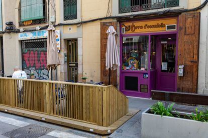 Entrada al restaurant Terra d'Escudella al barri de Sants.