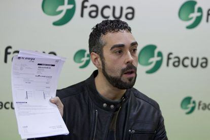 El portavoz de Facua, Rubén Sánchez, en una rueda de prensa en Sevilla.