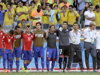 Los jugadores de Chile durante la ronda de penaltis.