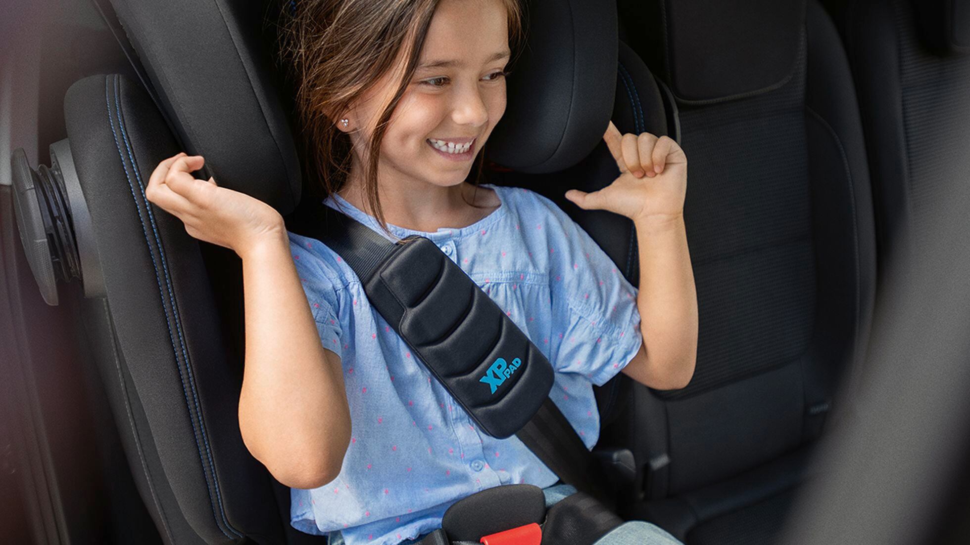 Toca cambiar la silla de coche de tu hijo? Claves para elegir el elevador  con respaldo más seguro y cómodo