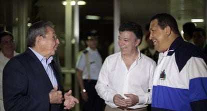 Raul Castro, Juan Manuel Santos y Hugo Chávez reunidos en La Habana