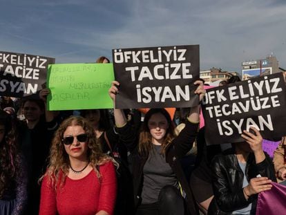 Protestas en Estambul por el aumento de los casos de abusos sexuales contra las mujeres. 