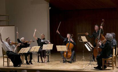 Arcos arriba tras el último acorde del último movimiento del 'Octeto' de Schubert.