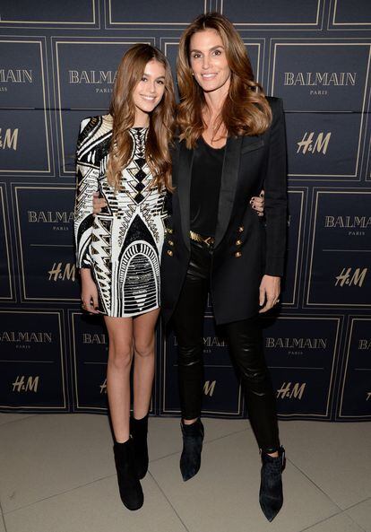 Madre e hija durante la presentación de la colección de Balmain para H&M en Los Ángeles.