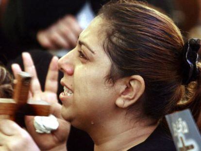 La ira y el dolor se conjugan en los funerales de las víctimas de la violencia religiosa en El Cairo