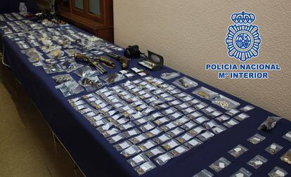 Joyas recuperadas y expuestas por la Polic&iacute;a Nacional. 