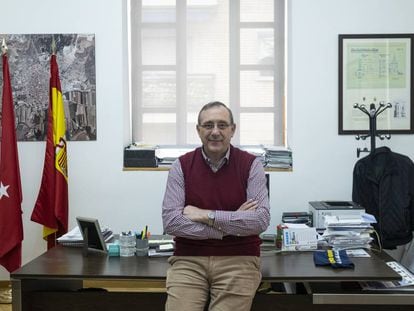 El alcalde de Morata de Tajuña, Ángel M. Sánchez Sacristán, en su despacho en 2020
