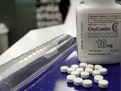 Un bote del opiáceo OxyContin en una farmacia de Estados Unidos