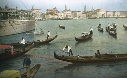 Góndolas en Venecia en torno a 1910.