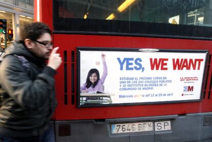 Poster for a campaign by the Madrid community to promote bilingual schools.