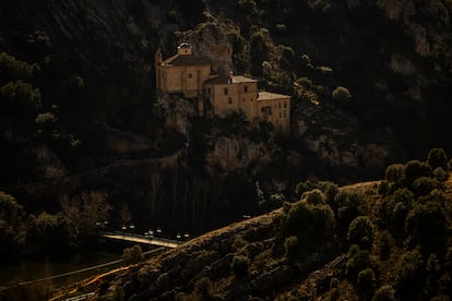La ermita de San Saturio, ubicada junto al río Duero.