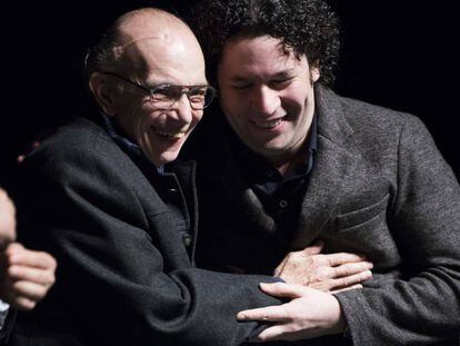 José Antonio Abreu y Gustavo Dudamel, en un acto en San Francisco en 2012.