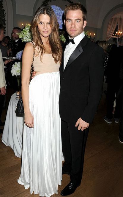 Chris Pine acompañado de su novia Dominique Piek con vestido A.L.C.