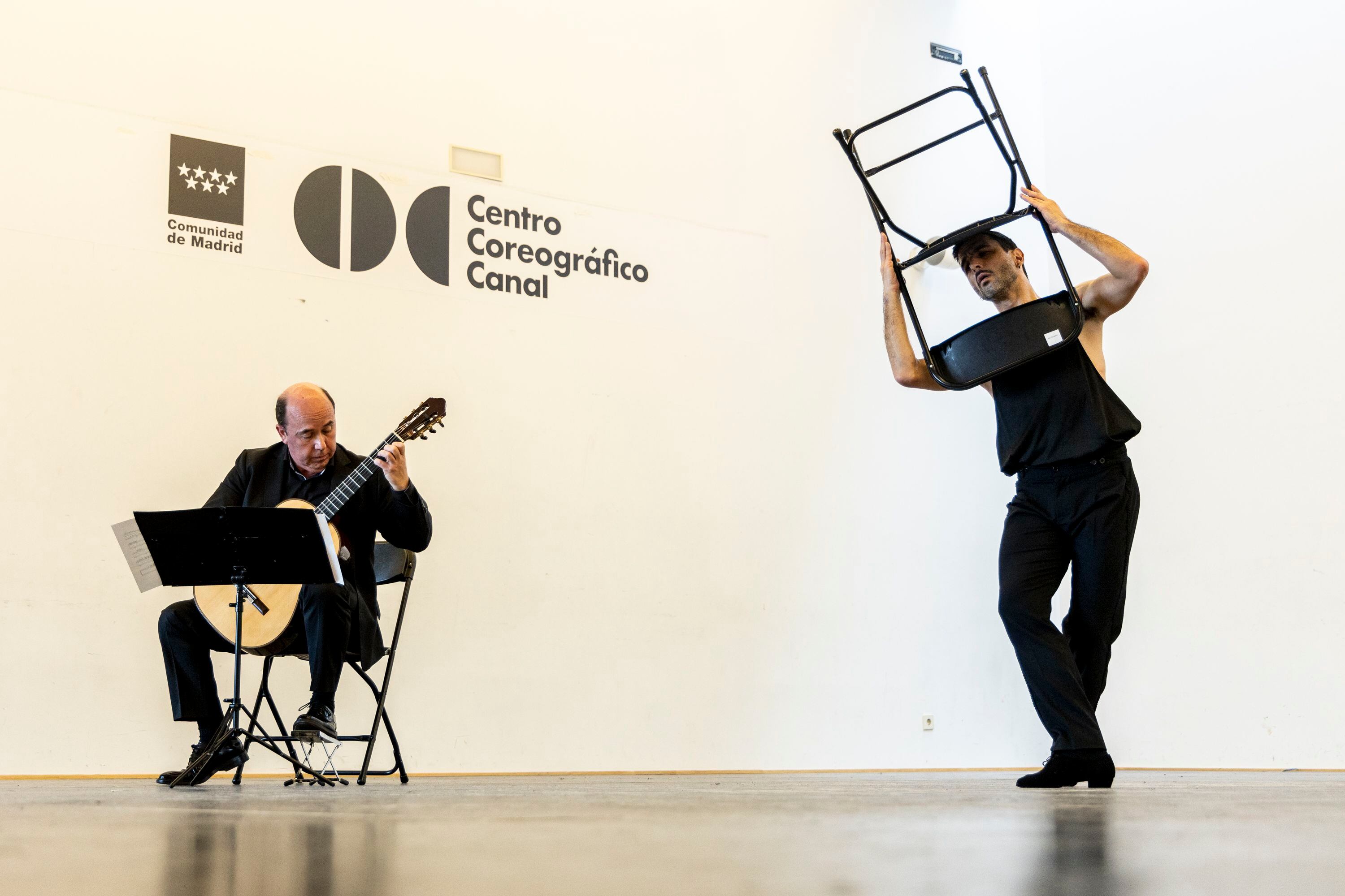 Un momento del ensayo de 'Danza para guitarra', en el Centro Coreográfico del Canal (Madrid), el pasado día 30 de noviembre. 