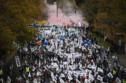 Protesta de polic&iacute;as, ayer en Madrid. 