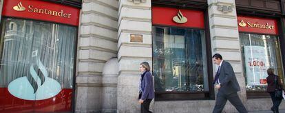 Fachada de una sucursal de Banco Santander.