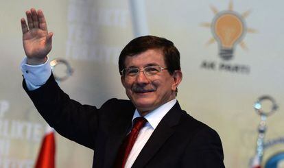 Ahmet Davutoglu, en el congreso del AKP en Ankara.