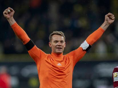 Manuel Neuer, en diciembre de 2021, tras un partido contra el Borussia Dortmund en el que portaba un esparadrapo en la cara.