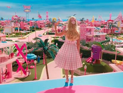 BARBIE  Marea rosa en los cines de Barcelona por el estreno de la  película: un acontecimiento sin precedentes